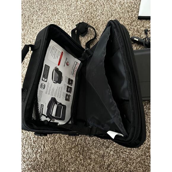 Audiovox Portable dvd player 6x8 inches black and carrying case - Picture 11 of 12